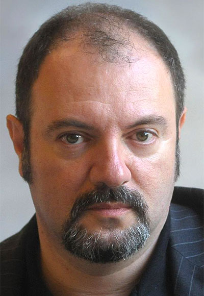 Lunedì 26 gennaio, ore 20 The Sydney Hotel, via Michelino 73. Carlo Lucarelli 